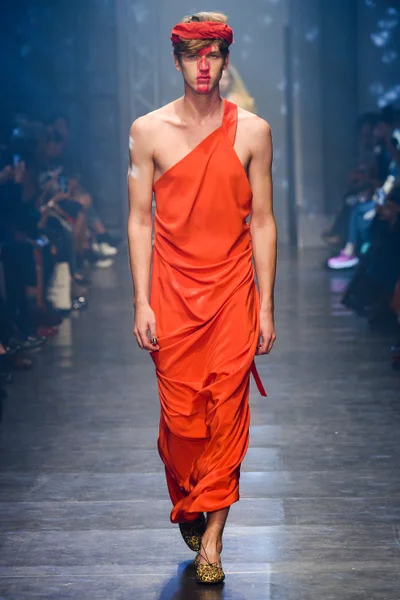 Look 7